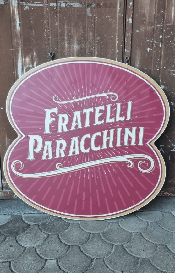 progettazione grafica e della fattibilità di ogni prodotto, per poi passare il tutto al reparto produzione: qui si mette in opera il progetto, che sarà poi installato dai nostri tecnici.